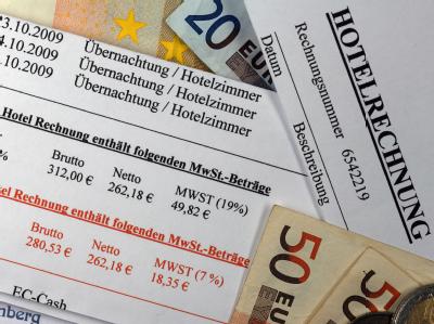Der geplante Steuerbonus für Hotel-Übernachtungen sorgt in der Koalition für Ärger. (Symbolbild) Hotelrechnung