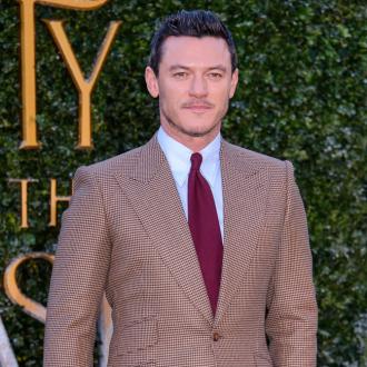Der Star wird über Weihnachten ein Album mit Covern veröffentlichen. Der Schauspieler konnte in dem Film bereits mit seiner guten Stimme beeindrucken. Luke Evans