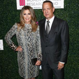 Der Hollywood-Star kritisiert diejenigen, die sich weigern, Gesichtsmasken zu tragen. Tom Hanks mit Ehefrau Rita Wilson