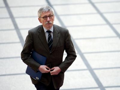 In Berlin lebende Türken und türkischstämmige Deutsche haben Strafanzeige gegen Bundesbank-Vorstand Thilo Sarrazin wegen Volksverhetzung erstattet. Thilo Sarrazin