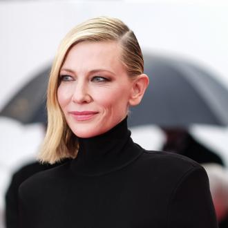 Die Schauspielerin liebt es, Outfits, die sie in der Vergangenheit getragen hat, neu zu kombinieren. Cate Blanchett