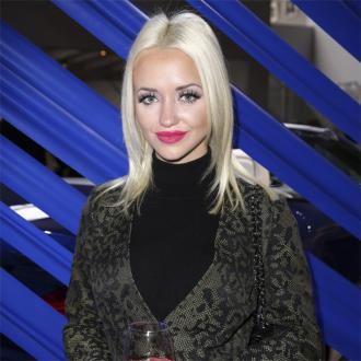 Das TV-Sternchen hat wieder Schmetterlinge im Bauch. Via social Media wurden die Fans jetzt mit einem süßen Schnappschuss überrascht. Cathy Lugner