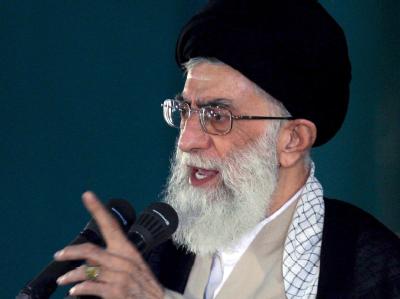 Oberster Führer des Irans und geistliches Oberhaupt: Ajatollah Ali Chamenei. Ajatollah Ali Chamenei