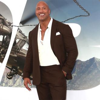 Der Schauspieler wurde wieder Opfer einer Falschmeldung. Im Netz sorgte diese direkt für Unruhe. Dwayne Johnson
