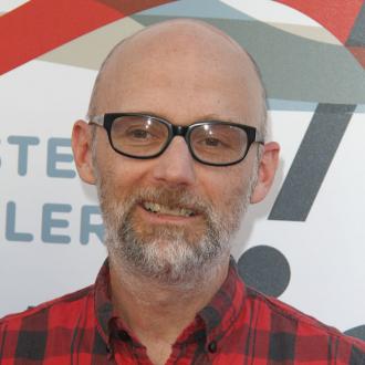 Der Musiker räumt seine Fehler ein und entschuldigt sich bei der Schauspielerin Natalie Portman. Musiker Moby