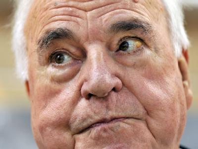 Für Altkanzler Helmut Kohl, hier 2010 auf der Buchmesse in Frankfurt/M., bleibt Europa eine Frage von Krieg und Frieden. Foto: Boris Roessler Altkanzler Kohl