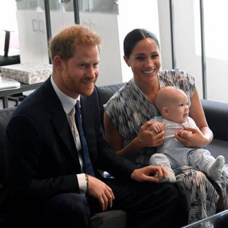 Die Ehefrau des Royals erzählte, dass sie gesetzlich nichts davon abhalte, den Namen zu verwenden. Die Queen verkündete, der Name solle nicht länger getragen werden. Prinz Harry, Meghan und Archie