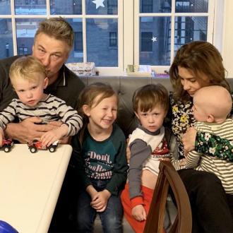 Alec und Hilaria Baldwin erwarten ihr fünftes gemeinsames Kind. Alec Baldwin und Hilaria Baldwin und ihre Kinder