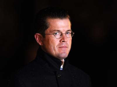 Der neue Verteidigungsminister zu Guttenberg wird von der SPD attackiert. Verteidigungsminister