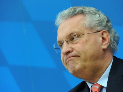 Bayerns Innenminister Herrmann: Salafisten sind «intolerant gegenüber liberaleren Muslimen und erst recht gegenüber anderen Religionen». Foto: Andreas Gebert/Archiv Minister Herrmann