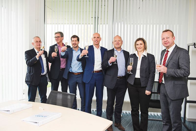 Von links nach rechts: Piet Meindertsma (Project Manager Basic Pharma), Oliver Meihorst (Senior Account Manager Pharma Arvato), Harry Relouw (General Manager & CFO Basic Pharma), Peter Stemerdink (Key Account Manager Arvato), Bob Kool (Managing Direct