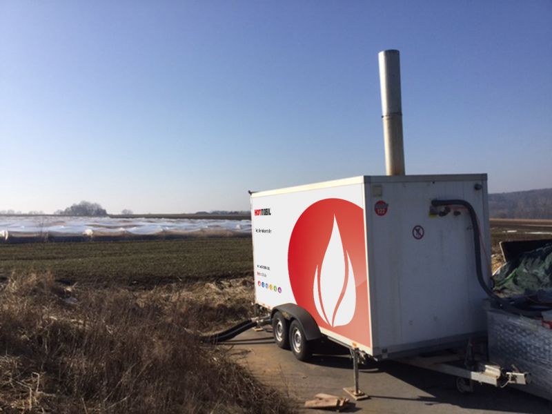 Ende Januar wurde eine mobile Heizzentrale mit 950 kW Leistung an ein bereits in der Erde verlegtes Tichelmann PE-Rohrsystem angeschlossen. (Bildquelle: Hotmobil Deutschland GmbH )