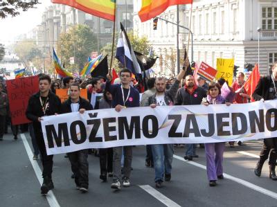 Homosexuelle bei ihrem erstem Umzug durch Belgrad im Oktober 2010. In diesem Jahr wurde die Parade verboten. Homosexuelle in Belgrad