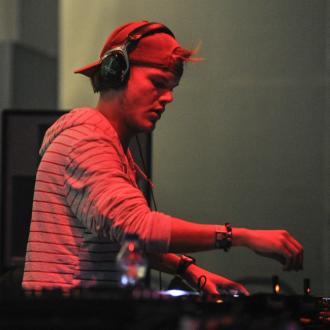 Der Vater des Stars erinnerte an seinen''mutigen'' Sohn, der auf Probleme mit mentaler Gesundheit aufmerksam machte. Der Musiker nahm sich im April 2018 das Leben. Avicii