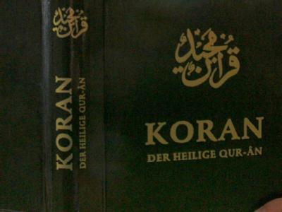 Nach Medienberichten wollen radikalislamistische Salafisten kostenlos 25 Millionen Koran-Exemplare an Nichtmuslime abgeben. Foto: Frank May/Symbolbild Koran