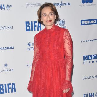Die Schauspielerin hat als Vorbereitung auf ihre Rolle in 'Mrs. Taylor's Singing Club' auf die Erfahrungen in ihrer eigenen Familie zurückgegriffen. Kristin Scott Thomas