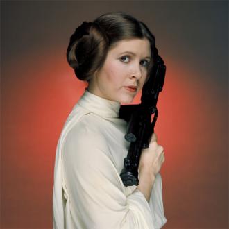 Trotz des Tods der Schauspielerin bleibt ihr Vermächtnis erhalten. Es hätte keine Möglichkeit gegeben, die Geschichte ohne Leia zu erzählen, so Regisseur J.J. Abrams. Carrie Fisher als Prinzessin Leia