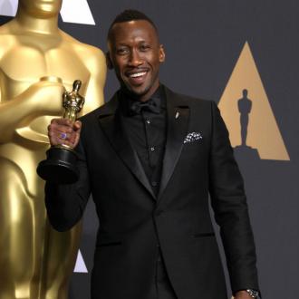 Mahershala Ali hat genug davon, ständig wegen seiner Hautfarbe auf das Thema ''Vielfalt'' angesprochen zu werden. Mahershala Ali