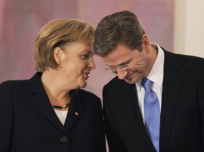 Bundeskanzlerin Merkel und Vize-Kanzler Westerwelle am Mittwoch im Schloss Bellevue in Berlin. Merkel und Westerwelle