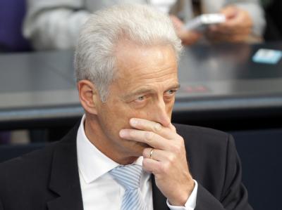 Bundesverkehrsminister Peter Ramsauer will bald ein fertiges Konzept für eine PKW-Maut vorlegen. Foto: Wolfgang Kumm Ramsauer