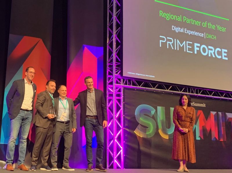 Freuen sich über die Award-Verleihung (v.l.): Dennis Saatkamp, Senior Partner Alliance Manager Adobe; Christian Gröger, CEO Prime Force Group; Boris Weiner, Business Unit Manager Adobe Prime Force Group und Peter Cummings, Senior Director Partne