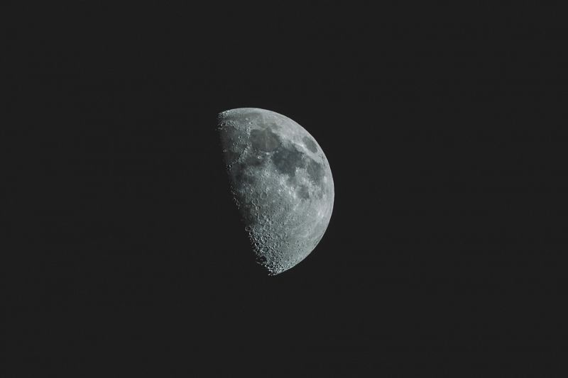 Ziel der bemannten Raumfahrt: der Mond...