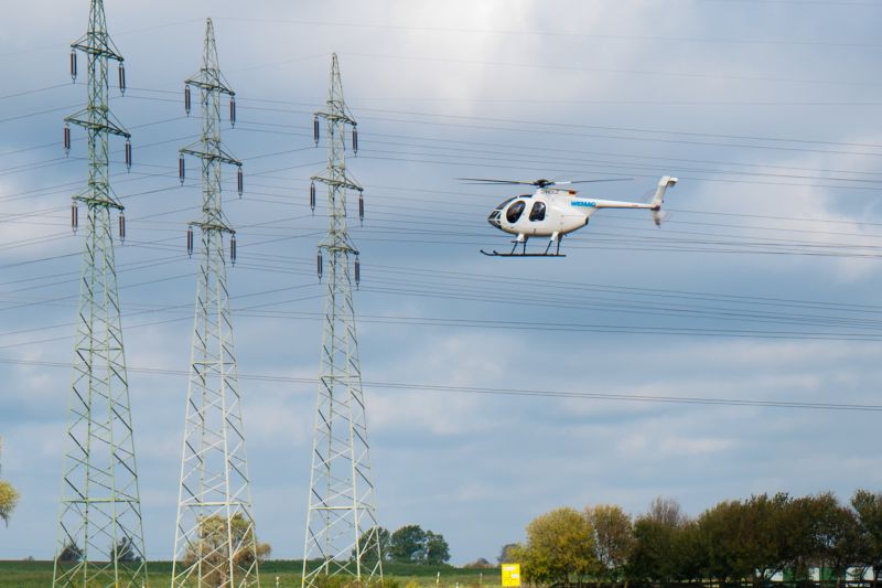 WEMAG kontrolliert Hochspannungsnetz mit Helikopter / Foto: WEMAG