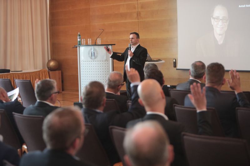 Der Vortrag von Dr. Pero Micic, Zukunftsmanager und Vorstand der FutureManagement Group AG begeisterte das Publikum