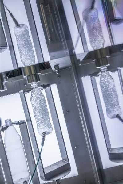 Im Rahmen des Forschungsprojekts DnSPro entwickelte KHS ein selbstlernendes und vielseitig einsetzbares Füllventil