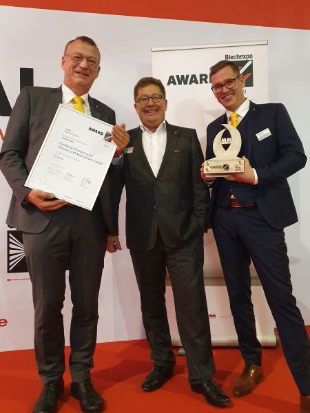Die stolzen Preisträger bei der Verleihung des “Award zur Blechexpo“ 2019 – Kjellberg-Entwicklungsleiter Volker Krink, Vertriebsgeschäftsführer Thomas Kagemann und Holdingchef der Kjellberg-Gruppe Dr. Michael Schnick (v.