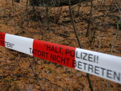 Im Fall der ermordeten Joggerin haben sich mehrere Zeugen gemeldet. (Symbolbild) Absperrband
