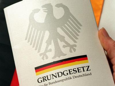 Die Kanzlerwahl ist in Artikel 63 des Grundgesetzes geregelt. Grundgesetz
