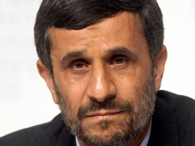 Irans Präsident Mahmud Ahmadinedschad warnt den Westen vor Ahmadinedschad