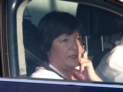 Ministerin Ulla Schmidt auf dem Beifahrersitz eines Autos. (Archivfoto) Ministerin Schmidt