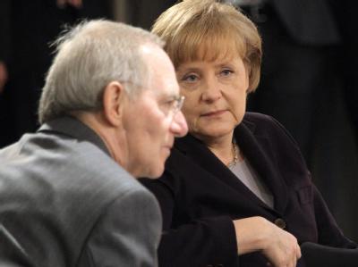 Bundeskanzlerin Merkel zusammen mit Bundesfinanzminister Schäuble. Schäuble und Merkel