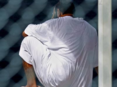 Ein Häftling in einem Zellenblock auf dem US-Marinestützpunkt Guantanamo Bay auf Kuba. (Archivfoto) Guantanamo-Häftling