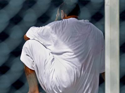 Ein Häftling in einem Zellenblock auf dem US-Marinestützpunkt Guantanamo Bay auf Kuba (Archivfoto). Guantanamo-Häftling