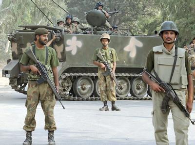 Pakistanische Soldaten nach einem Terrorangriff in Lahore. (Archivbild) Einsatz in Lahore