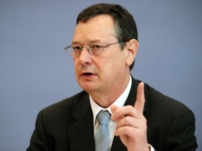 Hellmut Königshaus, fordert die Bundeswehr auf, bei der Einberufung der letzten Rekruten Härtefälle zu vermeiden. Hellmut Königshaus
