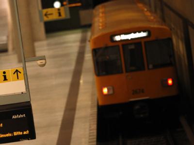 Blick in eine U-Bahn-Station in Berlin. Nach dem Überfall von von vier Jugendlichen liegt ein 30 Jahre alter Handwerker im Koma. U-Bahn