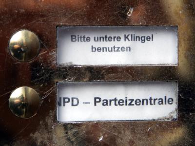 Das Klingelschild der NPD-Parteizentrale in Berlin. Klingelschild
