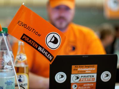Ein Mitglied der Piratenpartei beim Parteitag in Münster. Foto: Rolf Vennenbernd Parteitag