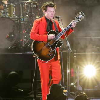 Der britische Musiker fühlt sich hochschwanger - nächste Woche ist es dann endlich so weit und die Fans können sein Baby auf der Welt begrüßen. Harry Styles