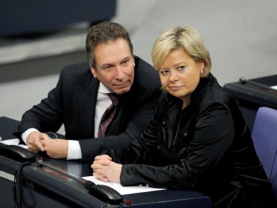 Die Bundesvorsitzenden der Linkspartei, Klaus Ernst und Gesine Lötzsch. Für viele Kreisvorsitzende der Partei ist es an der Zeit, Ernst und Lötzsch