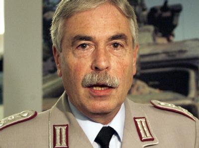 Oberst Ulrich Kirsch, Chef des Deutschen Bundeswehr Verbandes, äußerte Verständnis für die Anordnung des Luftangriffs. Oberst Ulrich Kirsch