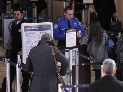 Kontrollen am Flughafen Newark bei New York. (Archivbild) Kontrollen