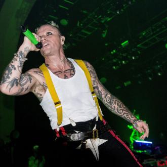 Der Musiker hat vor seinem Tod einen Haufen Schulden gesammelt. Deshalb wurden nun Besitztümer von ihm versteigert. Keith Flint
