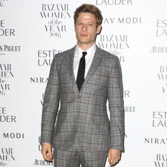 Der Schauspieler ist als Daniel Craigs Nachfolger im Gespräch. So soll er sich bereits mit den Produzenten getroffen haben. James Norton