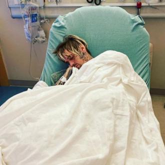 Große Sorge um den Musiker: Aufgrund eines rapiden Gewichtsverlust habe ihn seine Mutter ins Krankenhaus gebracht. Aaron Carter