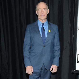 Der Schauspieler war etwas eingeschüchtert, als er den Polizeichef Gordon spielen sollte. Er ließ sich von seinen Vorgängern jedoch nicht beeinflussen. J.K. Simmons